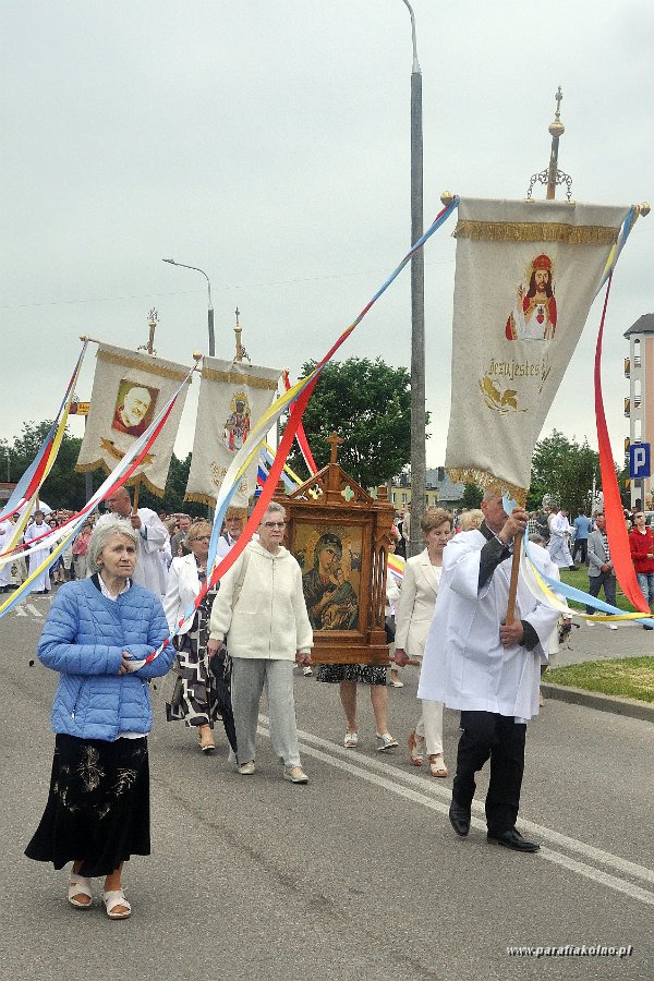 086 Procesja eucharystyczna.jpg